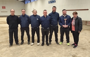 L'équipe de la Baule accompagnée de P Roullet, président de la ligue et de V Gouret, présidente du CBD 44