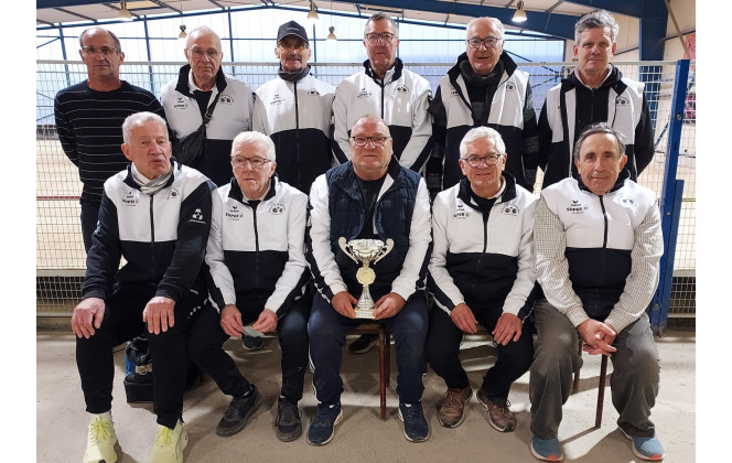 Les vainqueurs Les Sables d'Olonne avec P Roullet, président de la ligue des Pays de la Loire